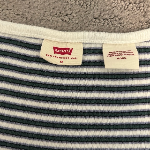 Levi’s Ribbed Button Tee - Picture 4 of 6